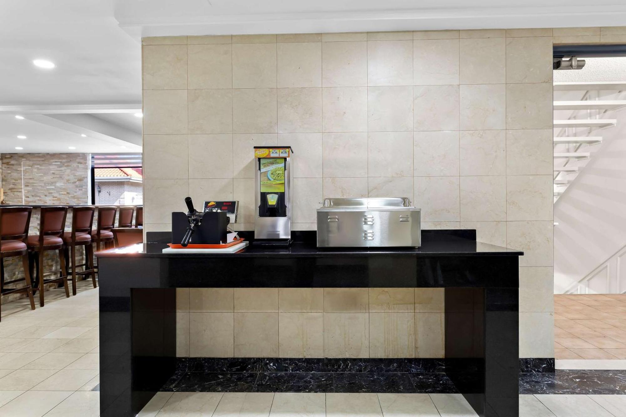 Surestay Plus By Best Western Windsor Eksteriør bilde